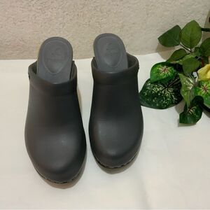 NOSOX Pepper Clogs Mules Gray tan size 6